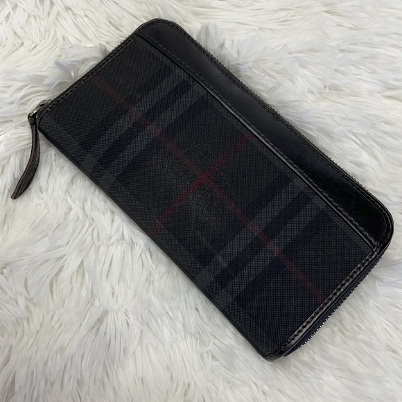 BURBERRY LONDON ZIP AROUND WALLET - Picture 2 of 12